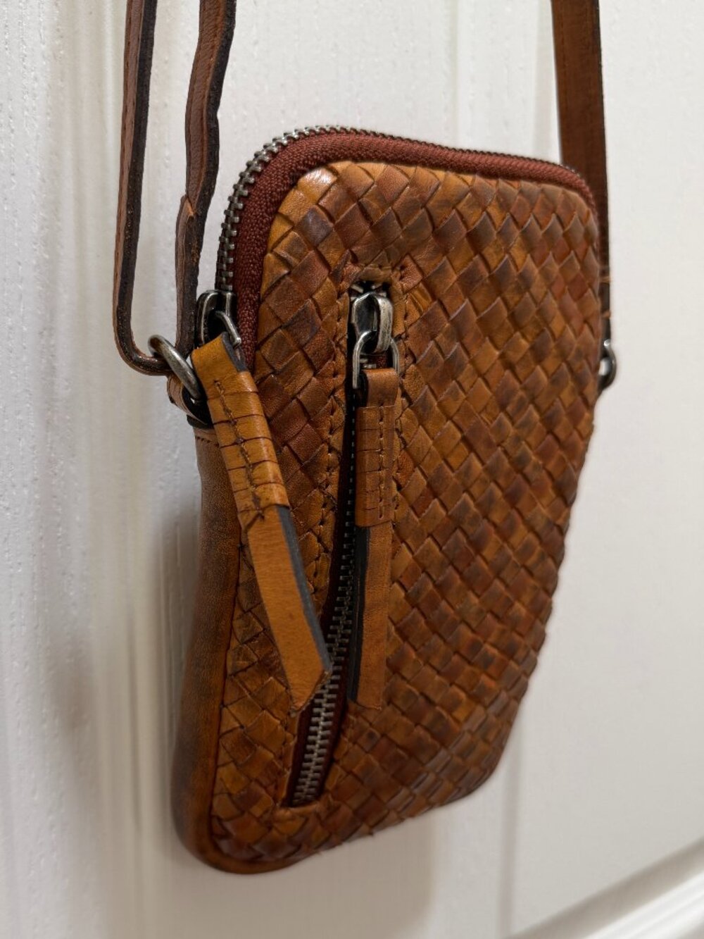 Wild West Los Angeles Woven Leather Crossbody Phone Bag Cognac Brown Minimalist - Picture 2 of 14